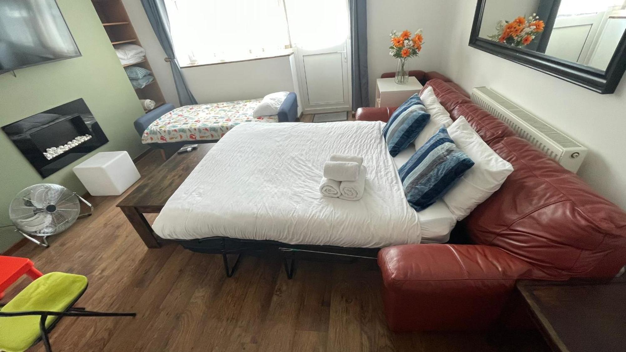 2 Bedrooms 2 Stations Лондон Экстерьер фото